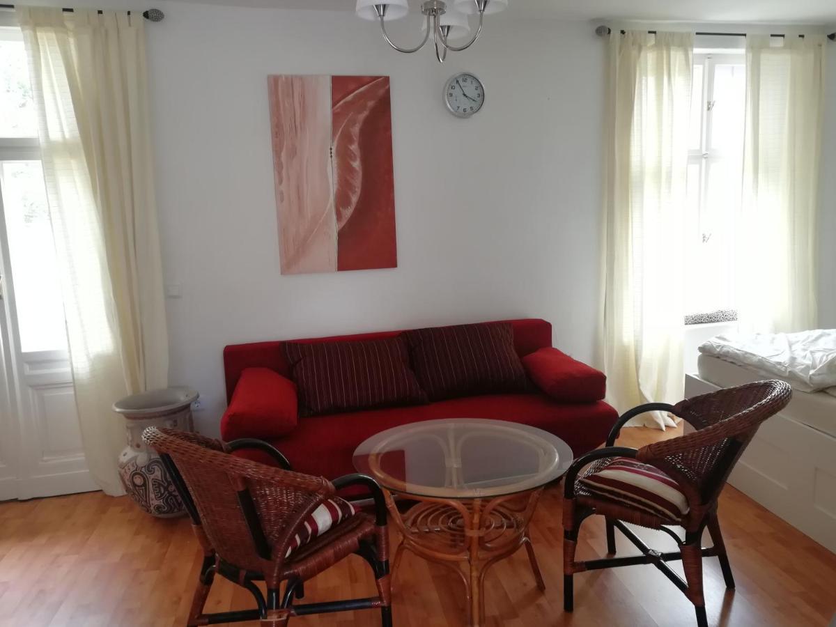 Ehemalige Bibliothek Apartment Fuer 2 Mit Kueche Kamin Netflix Parken Und Hofladen Steinhofel Εξωτερικό φωτογραφία