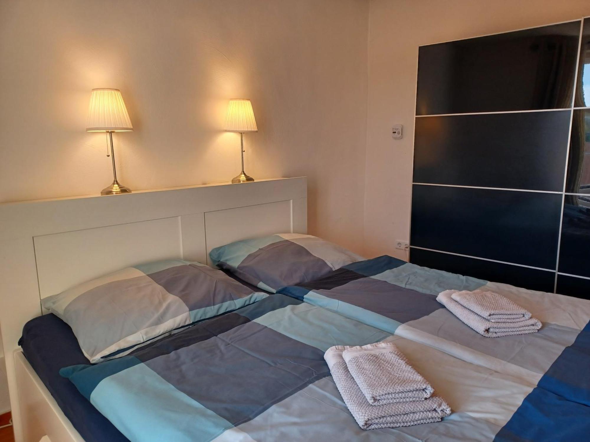 Ehemalige Bibliothek Apartment Fuer 2 Mit Kueche Kamin Netflix Parken Und Hofladen Steinhofel Εξωτερικό φωτογραφία